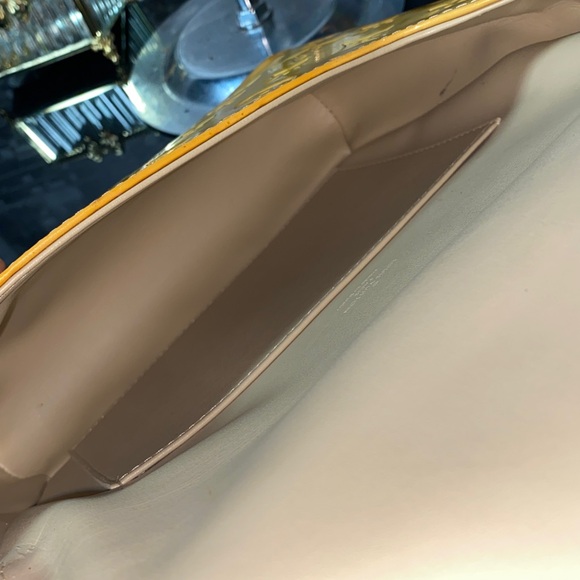 Authentic Louis Vuitton Vernis Monogram Thompson Street Flap Bag - Picture 15 of 17